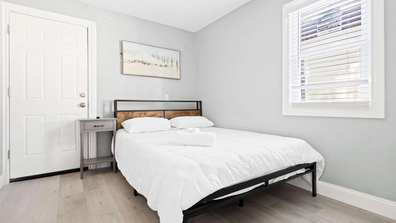 Photo of Bedroom in Downtown Niagara Falls