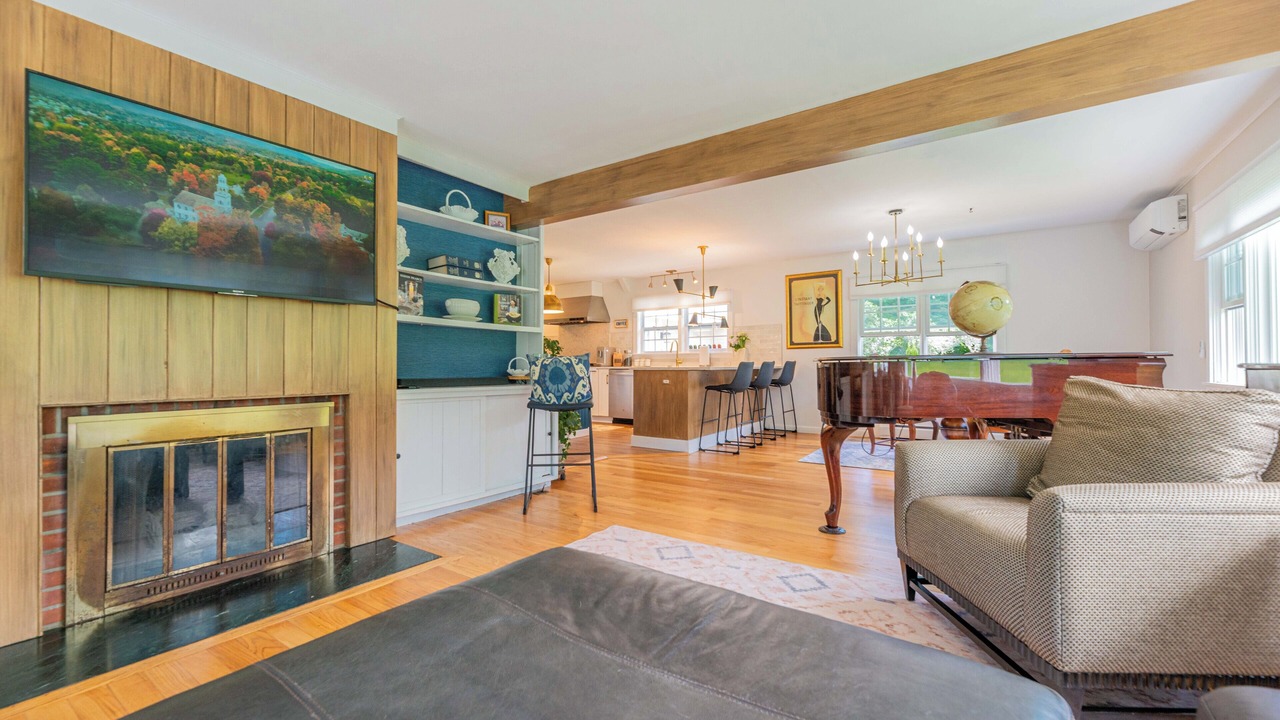 Photo of Livingroom in Manchester Center