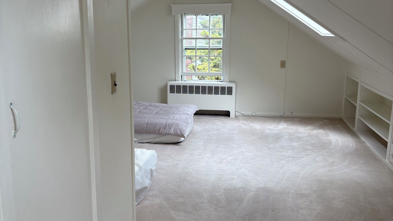 Photo of Bedroom in Bellevue Avenue Historic District