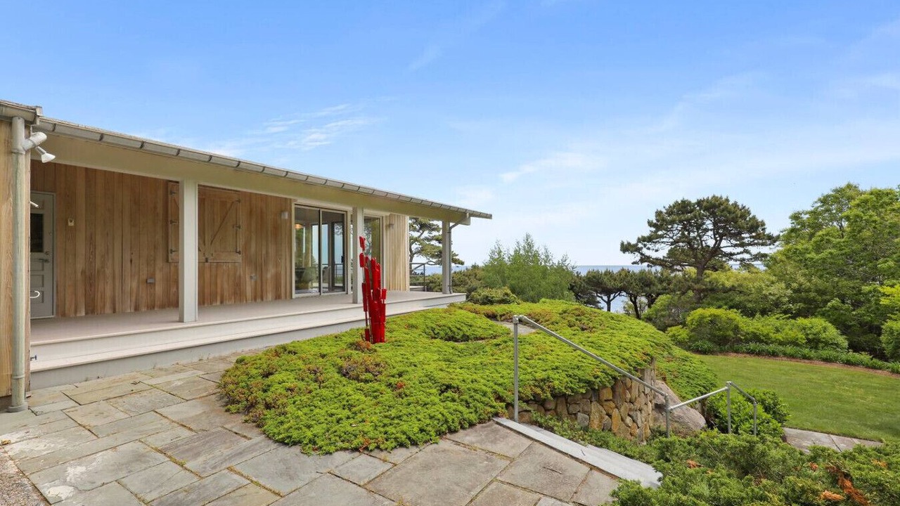 Photo of Outdoor in Woods Hole