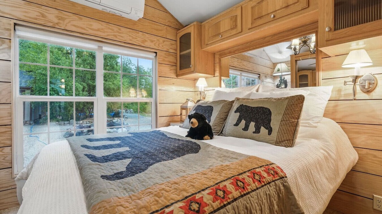 Photo of Bedroom in Moultonborough