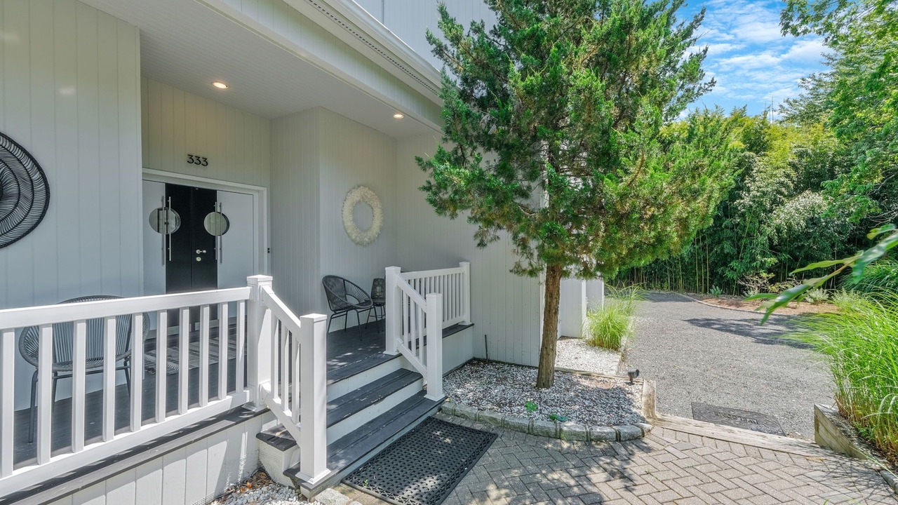 Photo of Patio Balcony in East Patchogue
