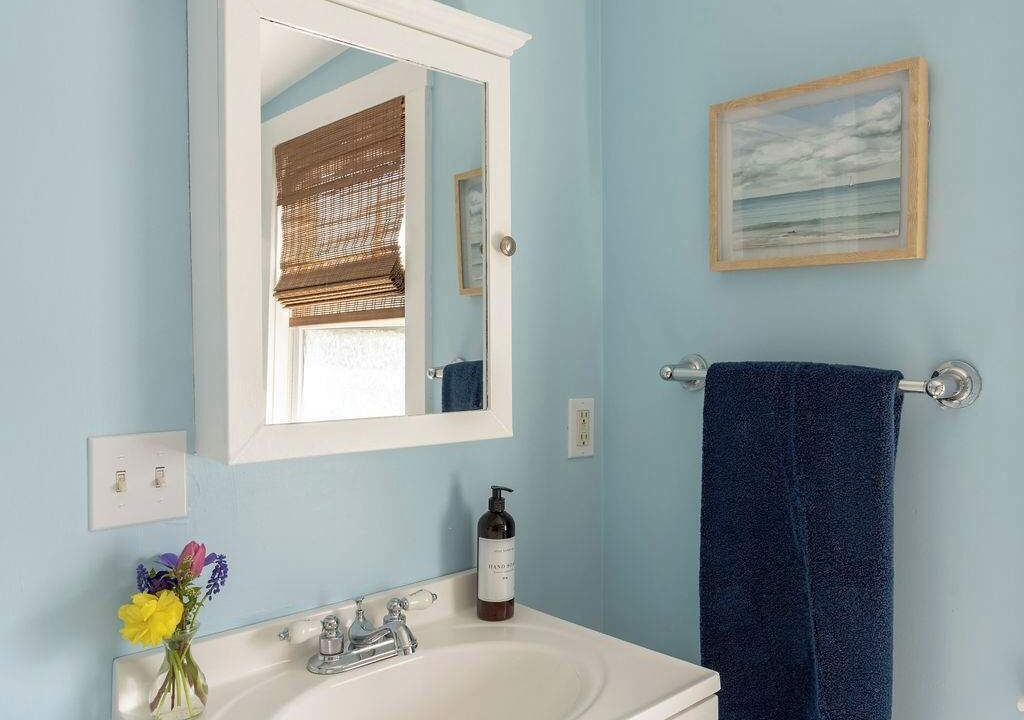 Photo of Bathroom in Off Broadway