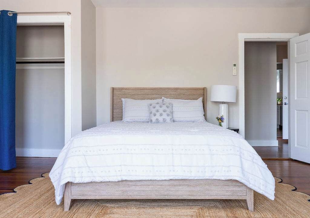 Photo of Bedroom in Off Broadway