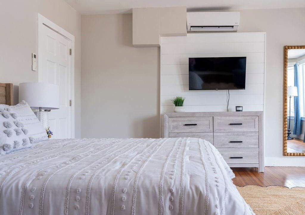 Photo of Bedroom in Off Broadway