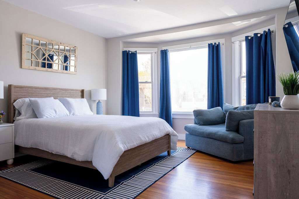 Photo of Bedroom in Off Broadway