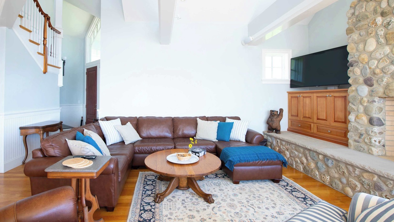 Photo of Livingroom in Easton's Point