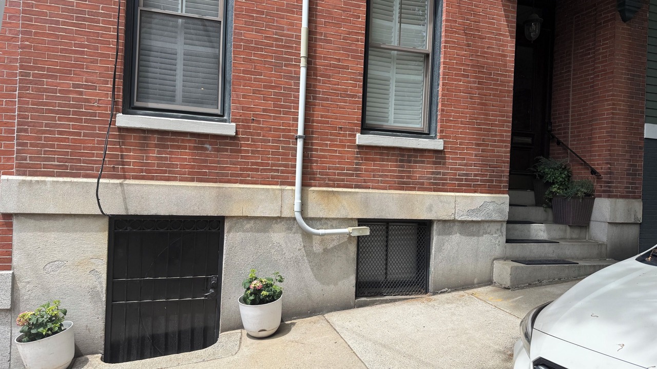 Photo of Outdoor in Medford Street - The Neck