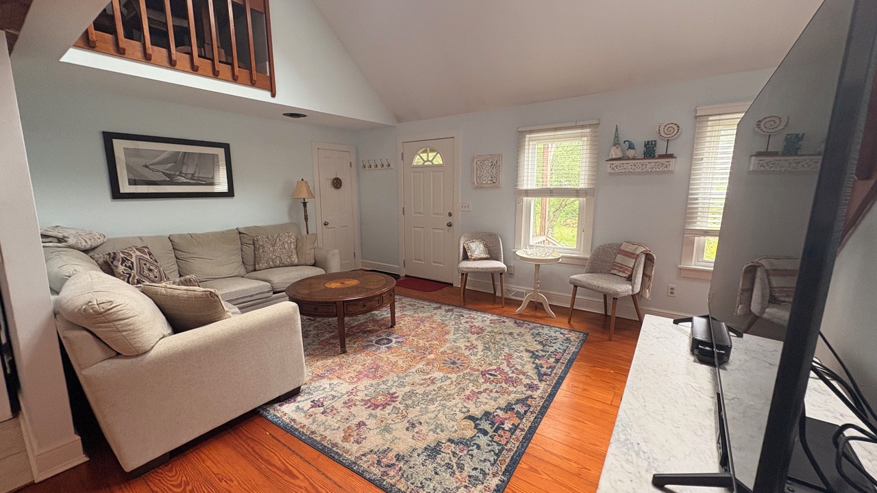 Photo of Livingroom in Hatchville