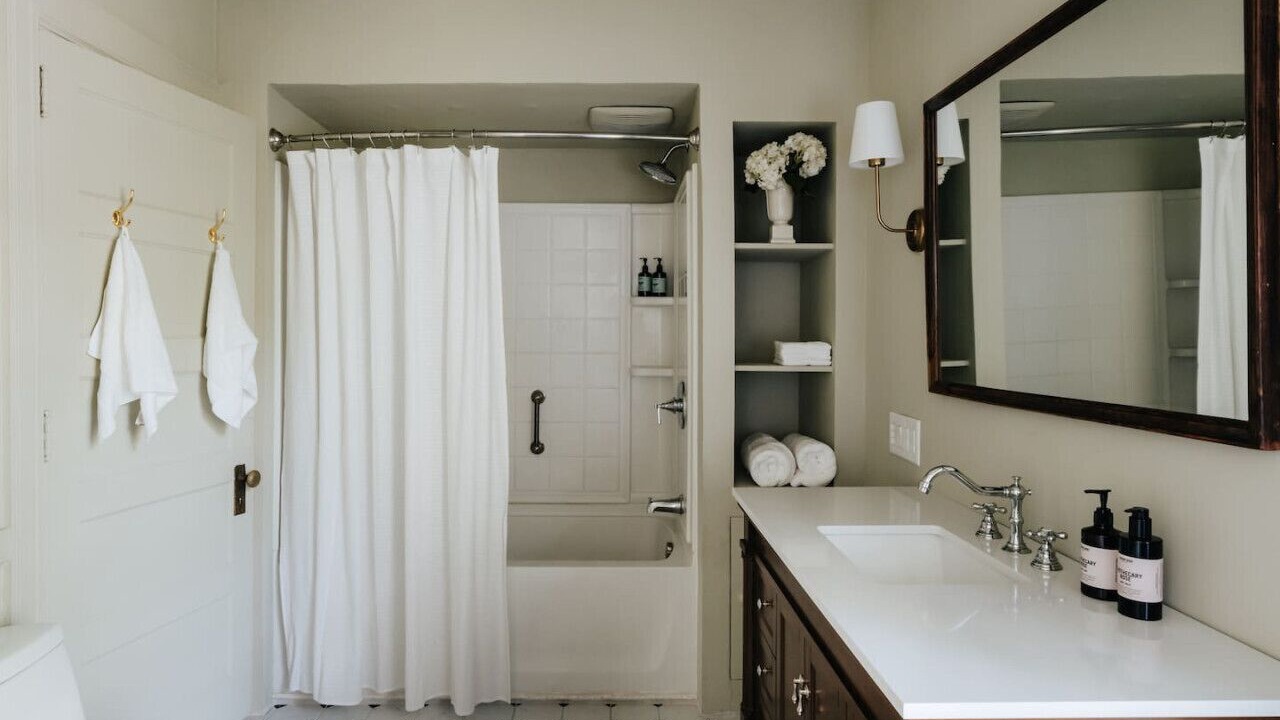 Photo of Bathroom in Melrose Park