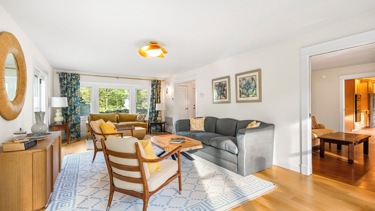 Photo of Livingroom in Silver Beach