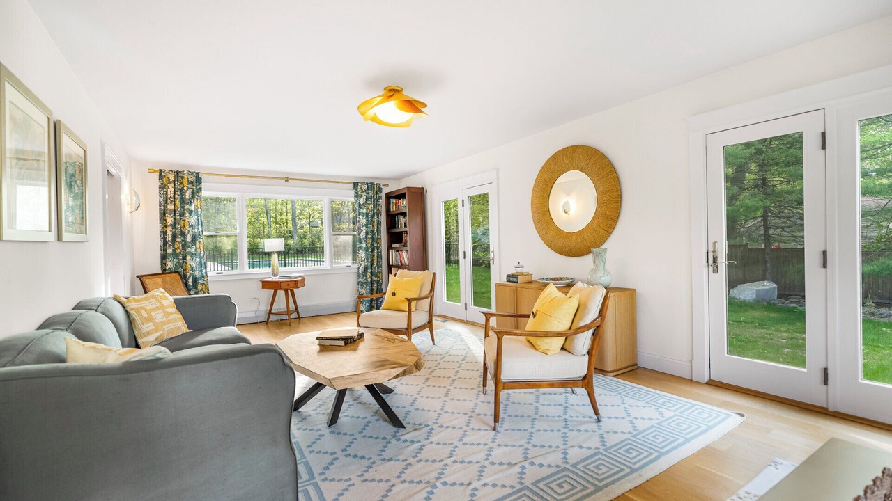 Photo of Livingroom in Silver Beach