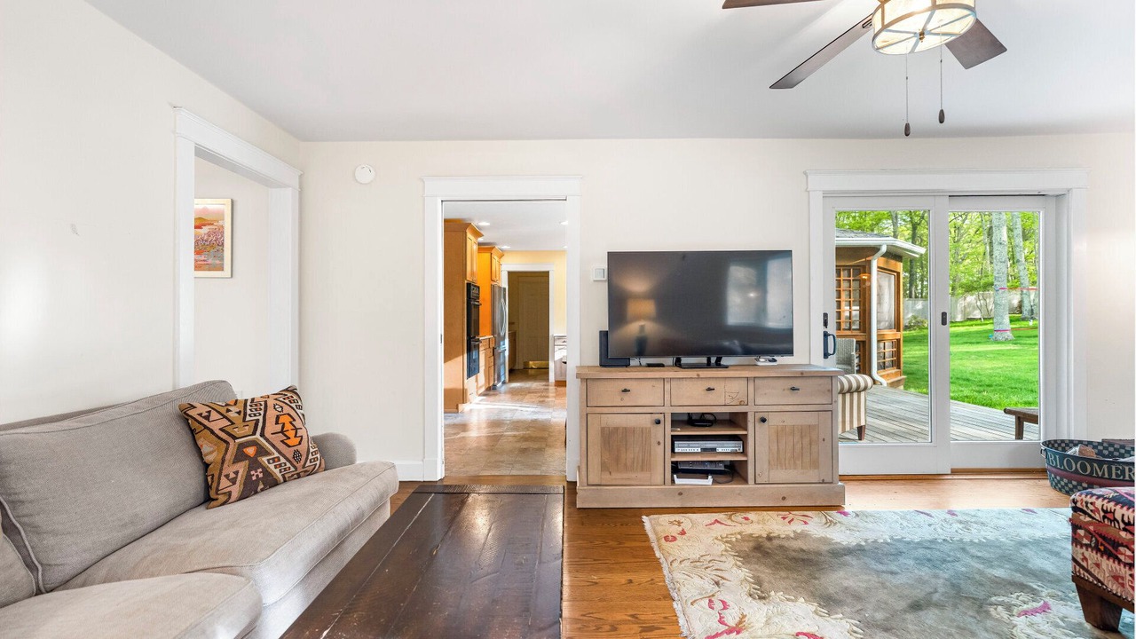 Photo of Livingroom in Silver Beach
