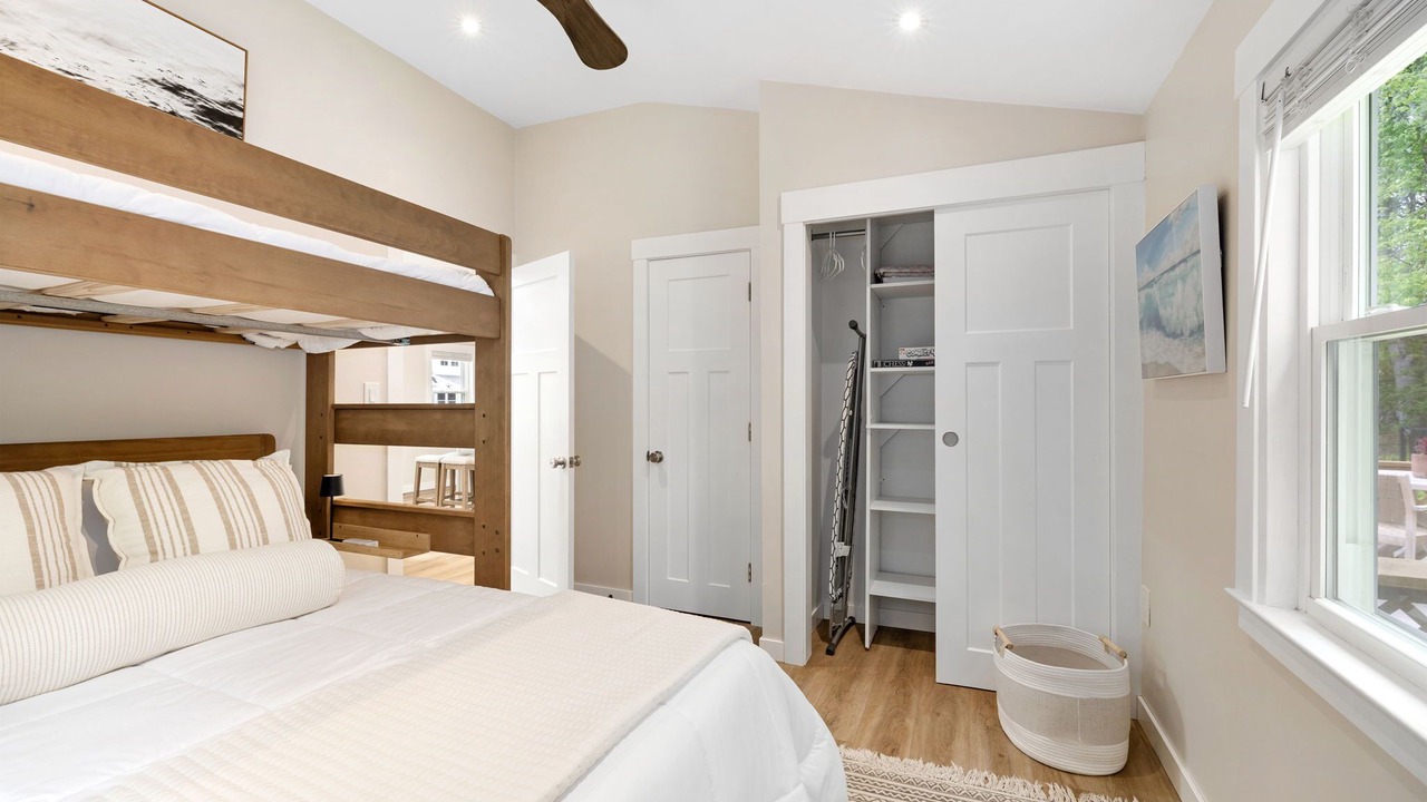 Photo of Bedroom in Kenyon