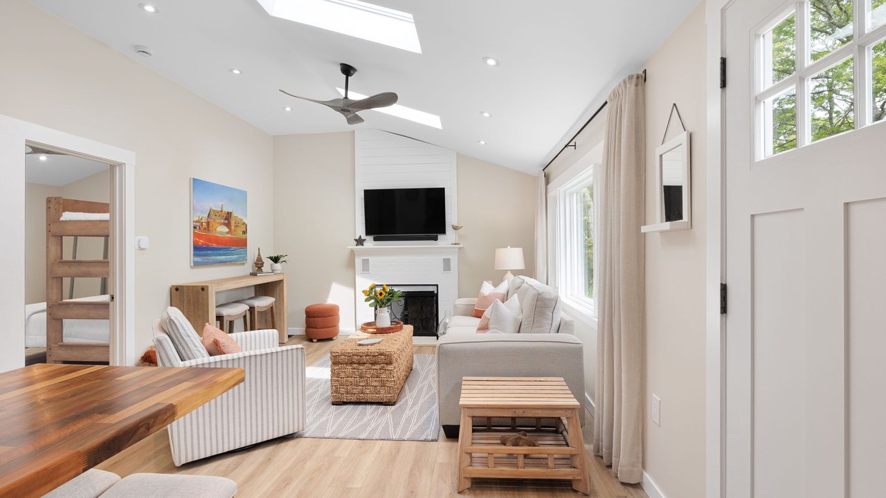 Photo of Livingroom in Kenyon