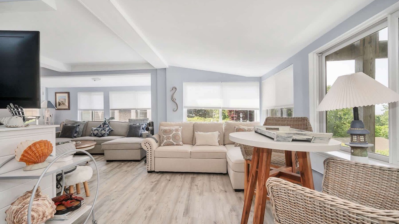 Photo of Livingroom in Niantic