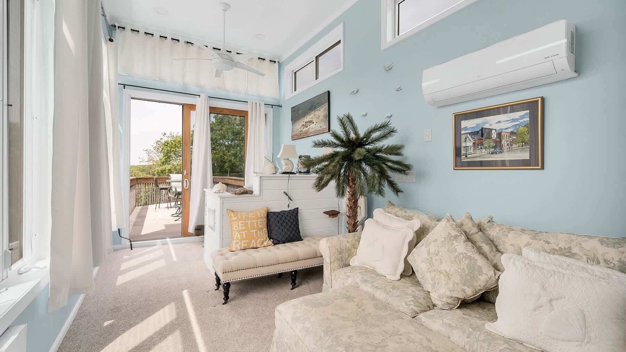 Photo of Livingroom in Niantic