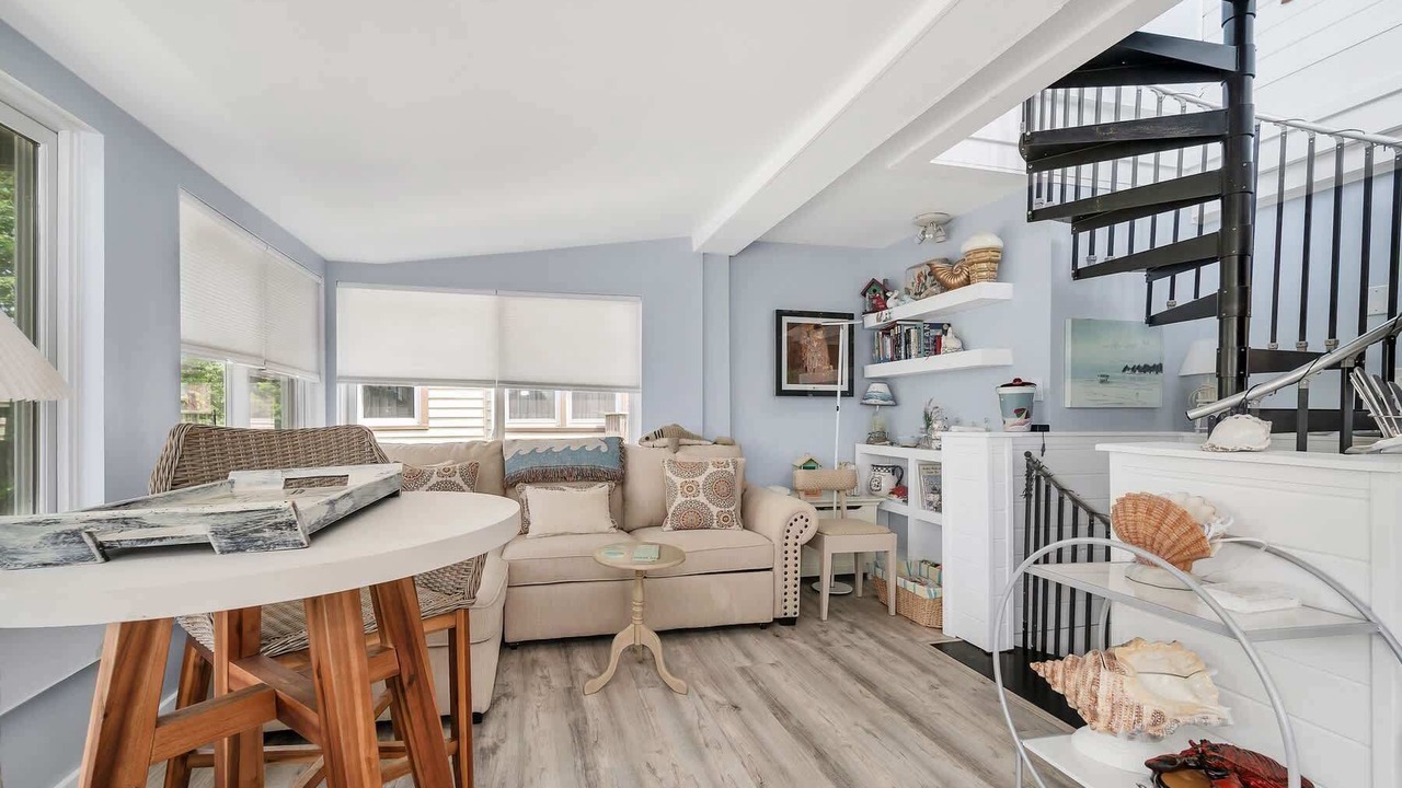 Photo of Livingroom in Niantic