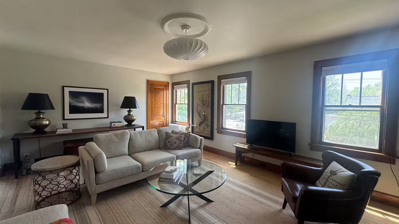 Photo of Livingroom in Hudson