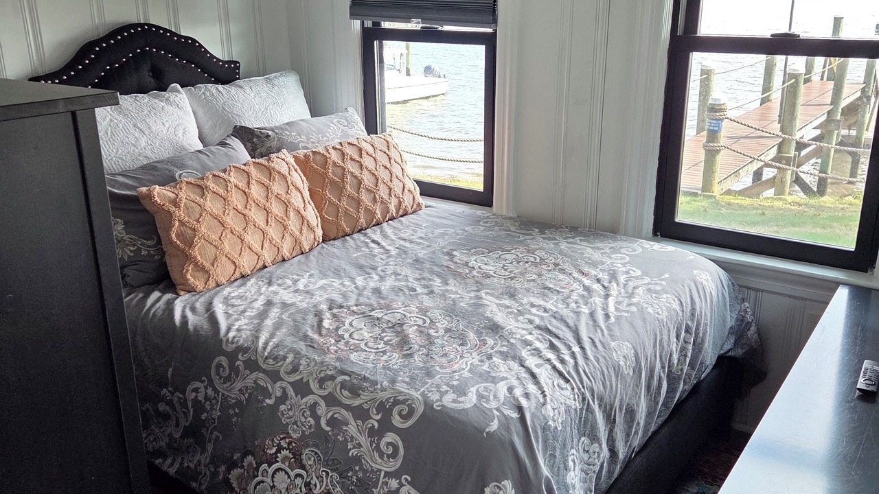Photo of Bedroom in Narragansett