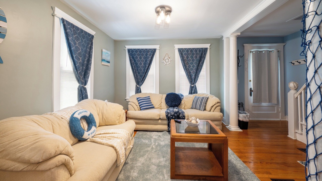 Photo of Livingroom in East Shore