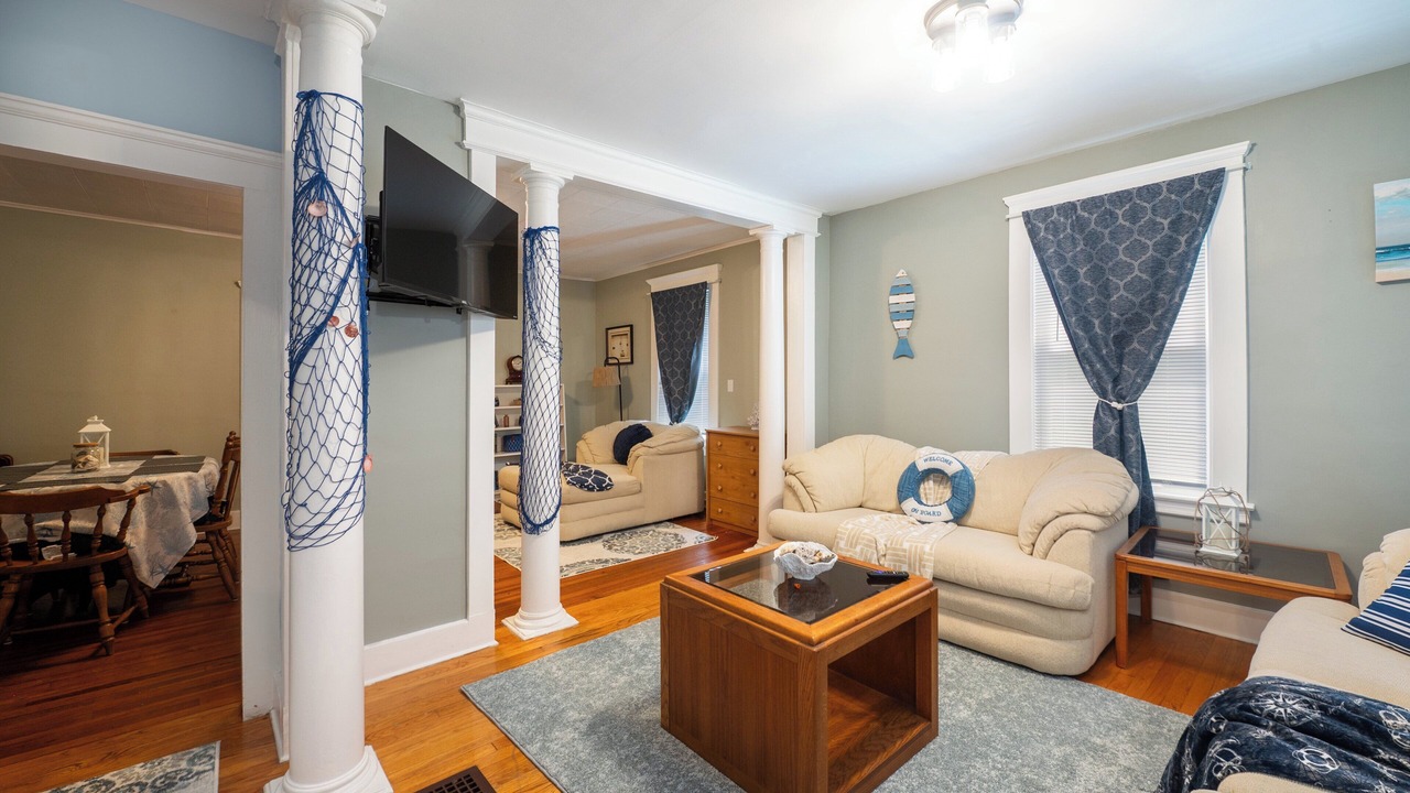 Photo of Livingroom in East Shore