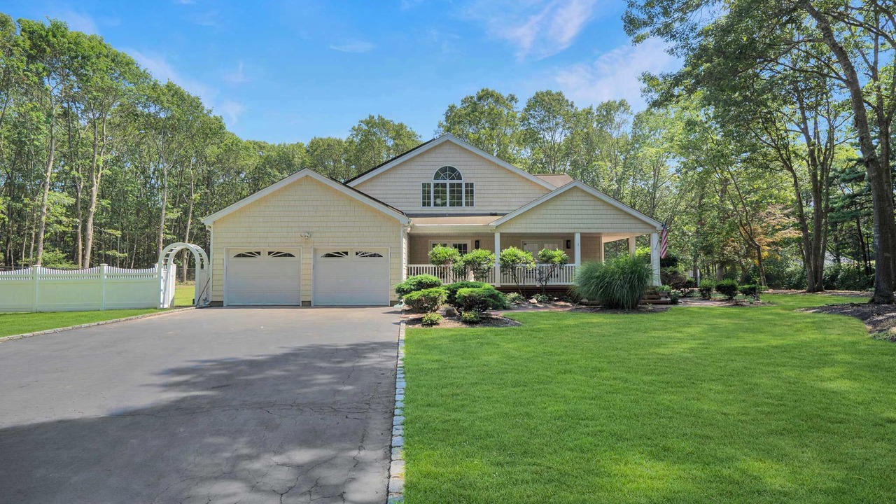 Photo of Outdoor in Manorville