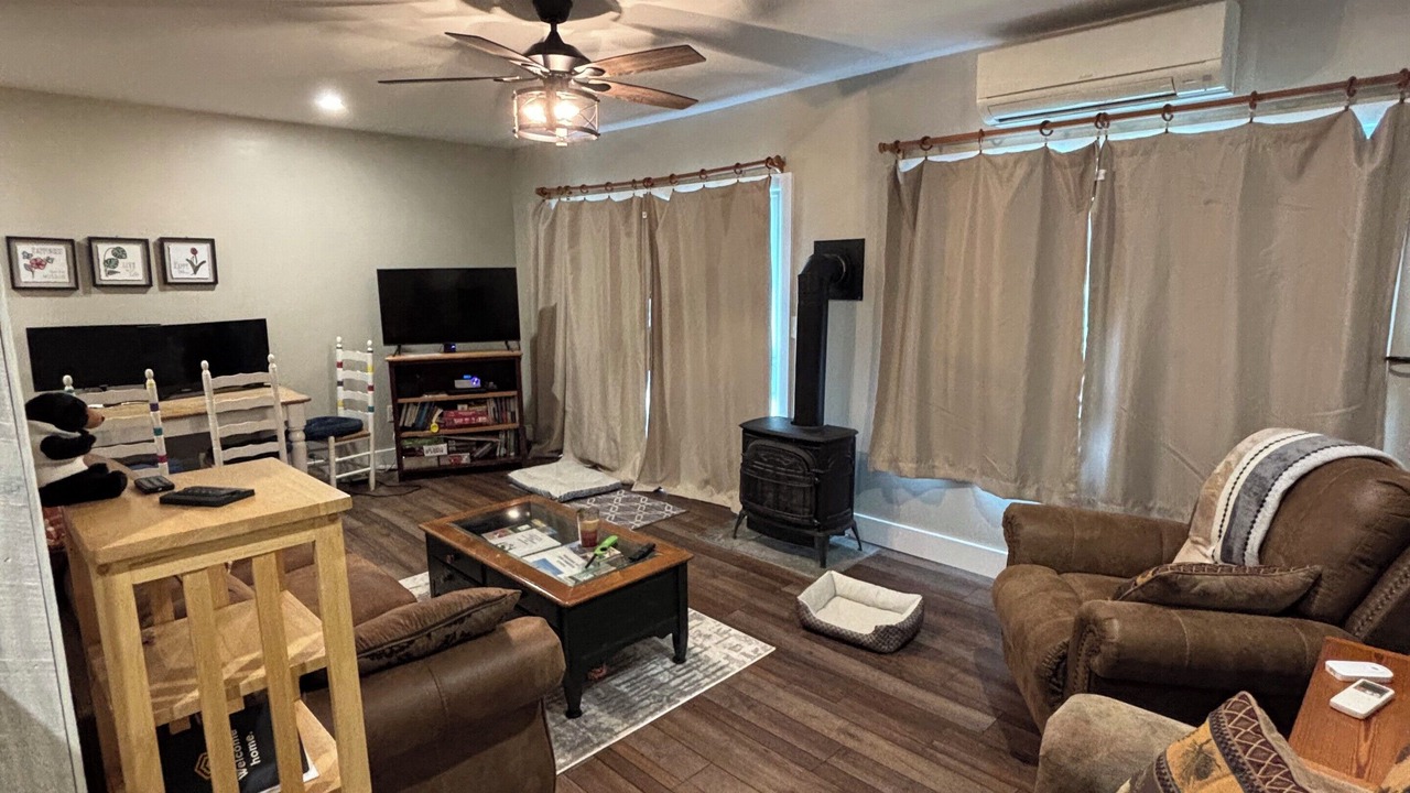 Photo of Livingroom in Campton