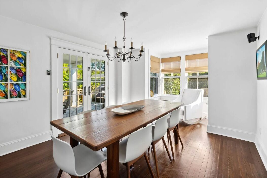 Photo of Livingroom in Village of Southampton