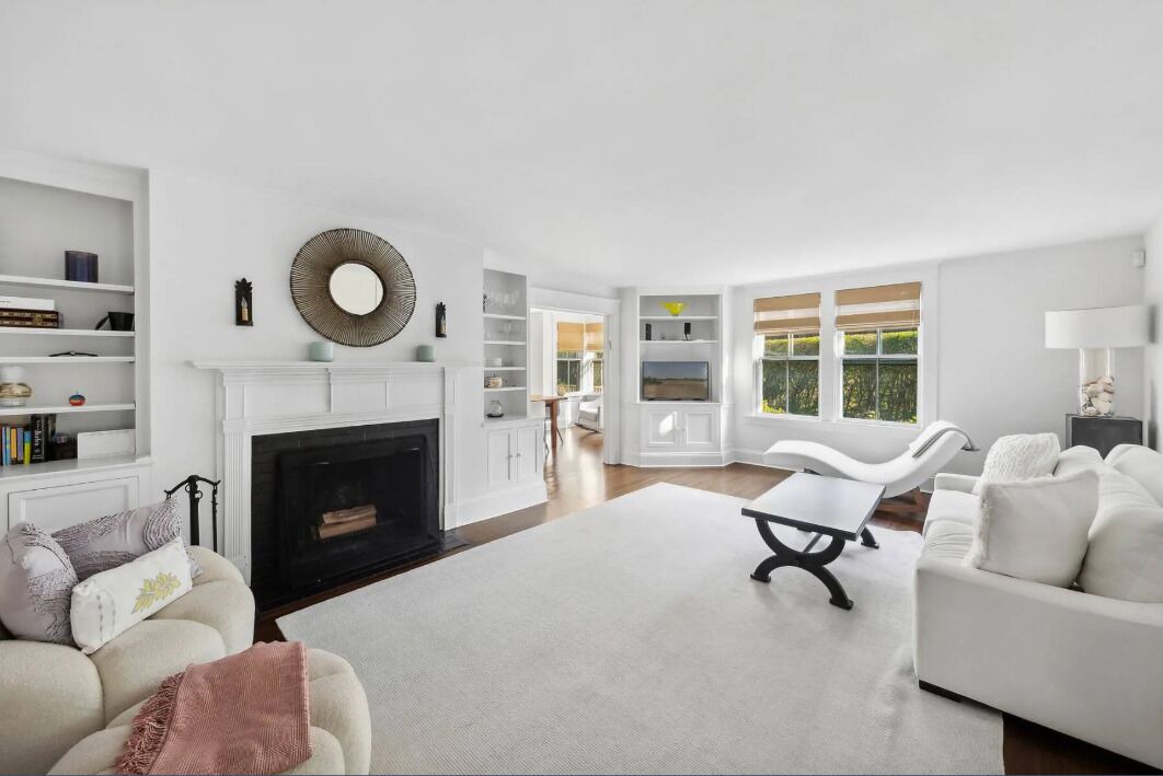 Photo of Livingroom in Village of Southampton