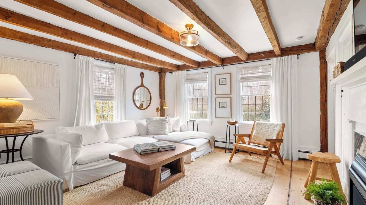 Photo of Livingroom in West Barnstable