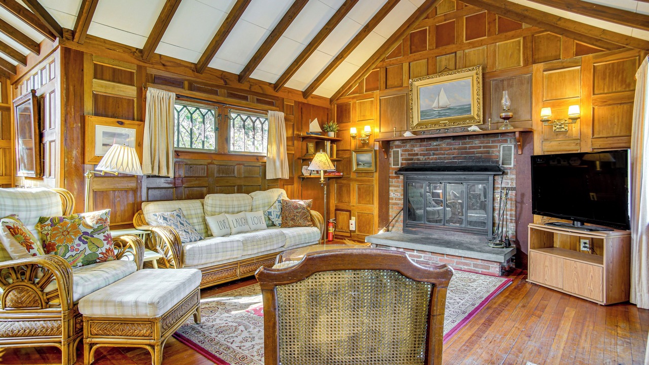 Photo of Livingroom in Cotuit