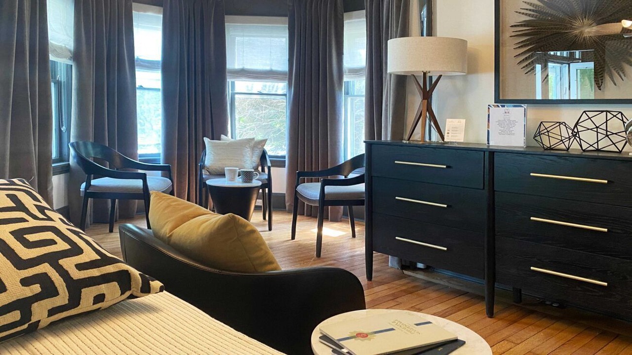 Photo of Livingroom in Lenox