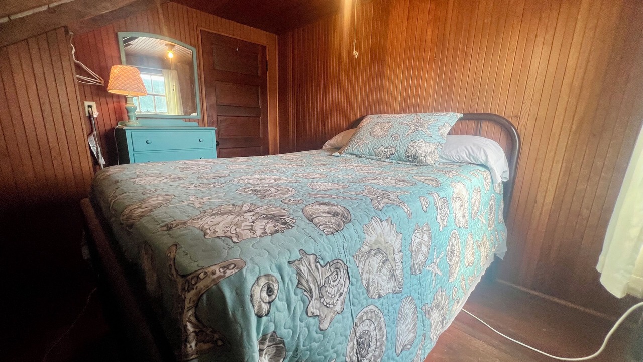 Photo of Bedroom in Alton
