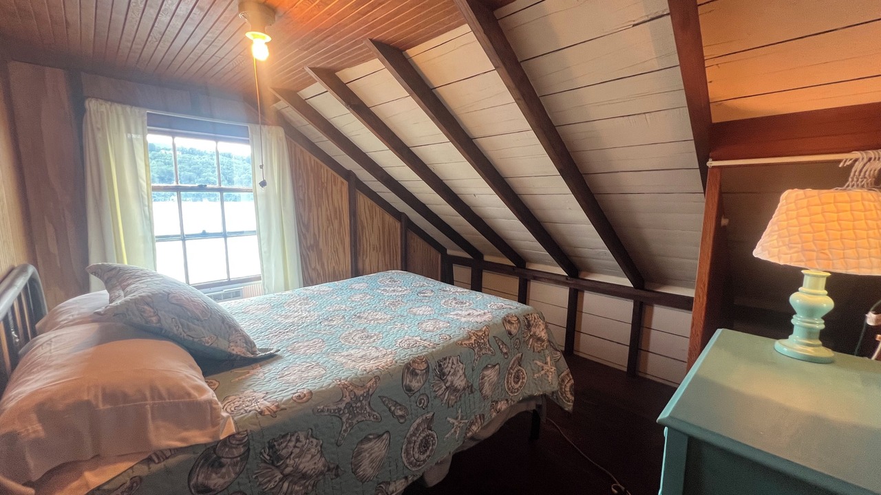 Photo of Bedroom in Alton