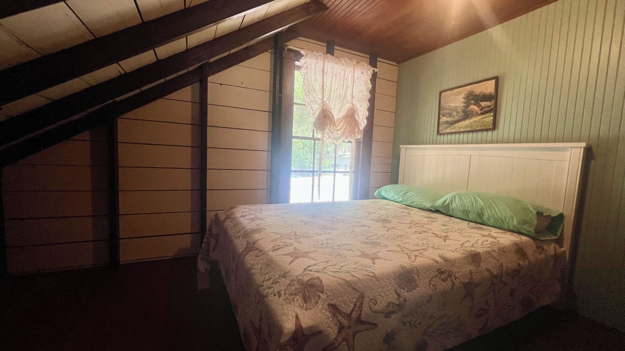 Photo of Bedroom in Alton