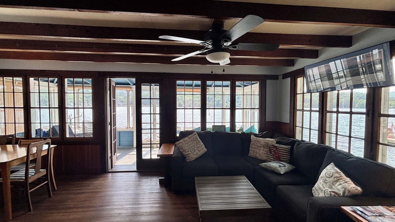 Photo of Livingroom in Alton