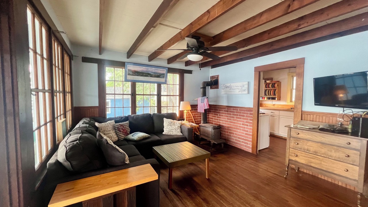 Photo of Livingroom in Alton