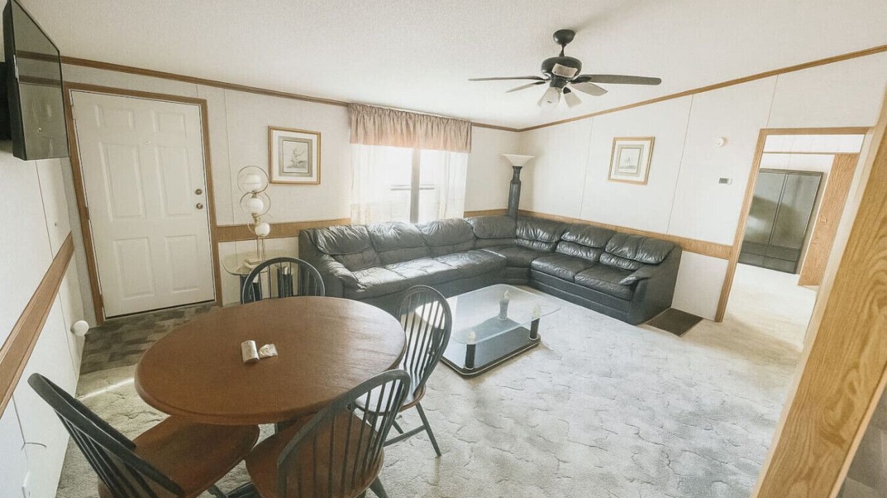 Photo of Livingroom in Swan Lake
