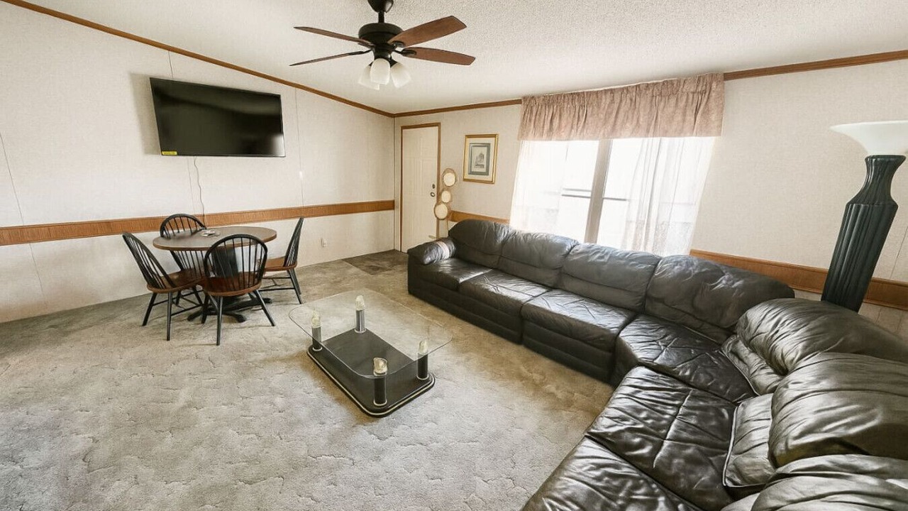 Photo of Livingroom in Swan Lake