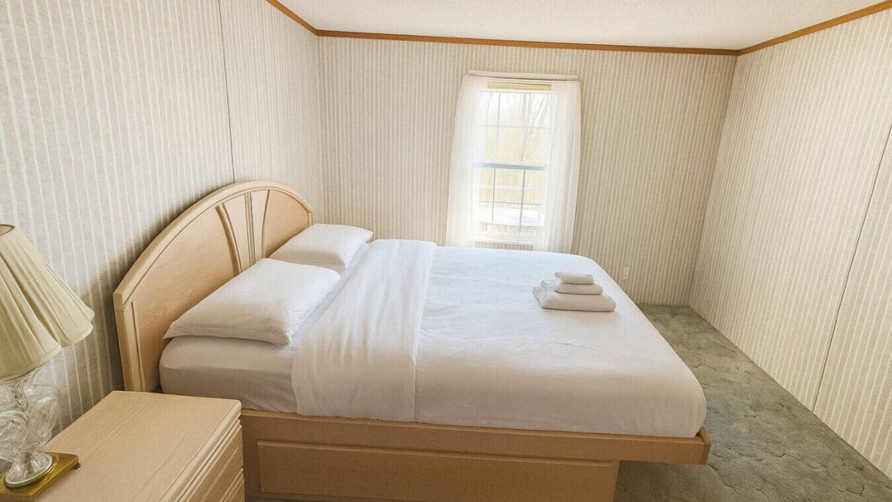 Photo of Bedroom in Swan Lake
