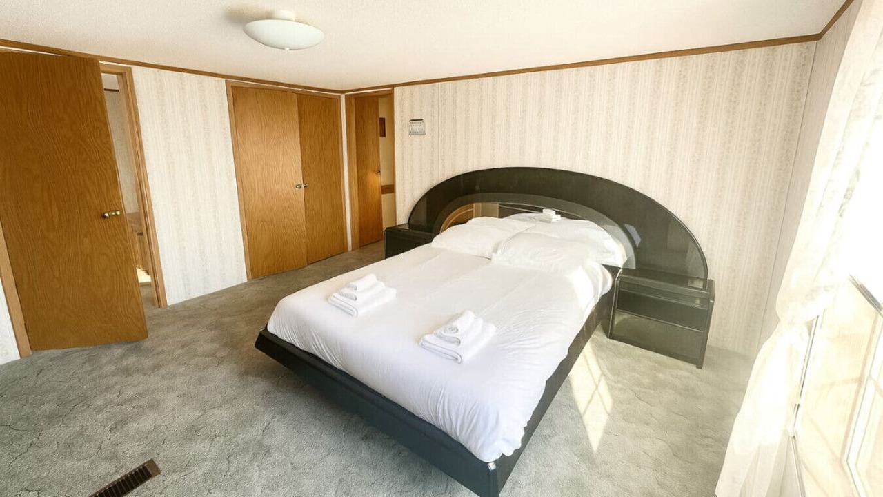 Photo of Bedroom in Swan Lake