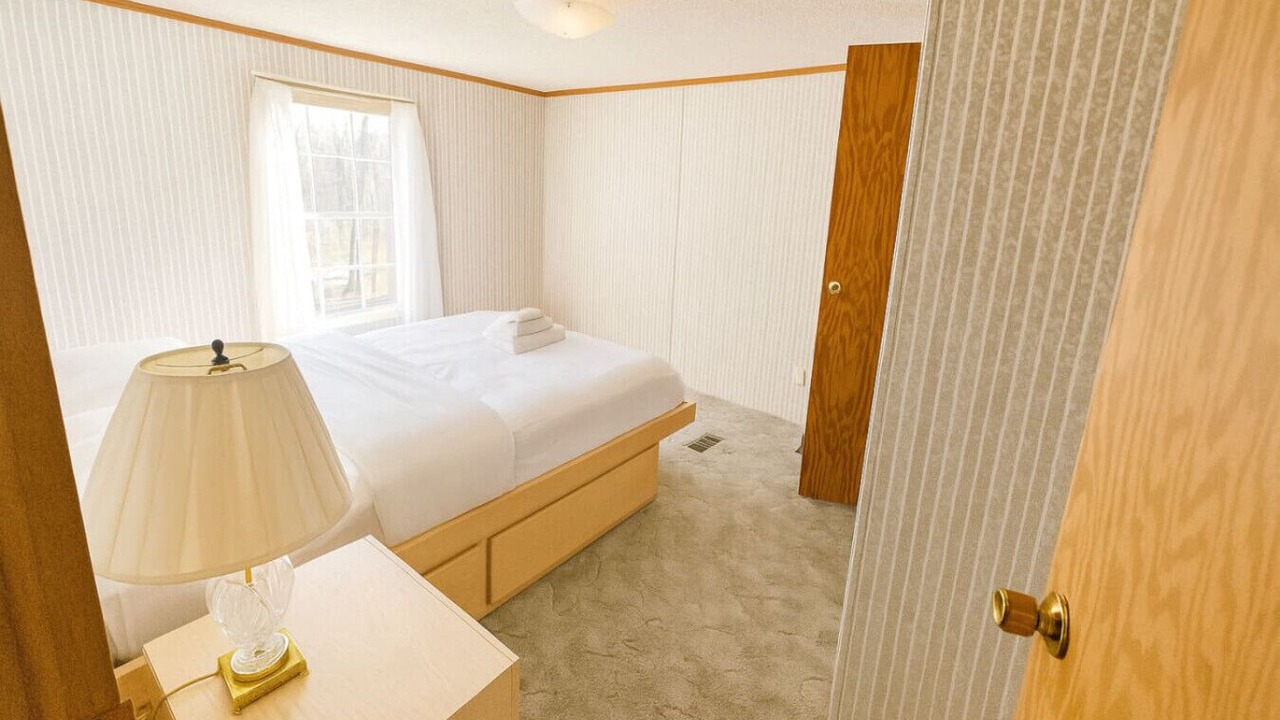 Photo of Bedroom in Swan Lake