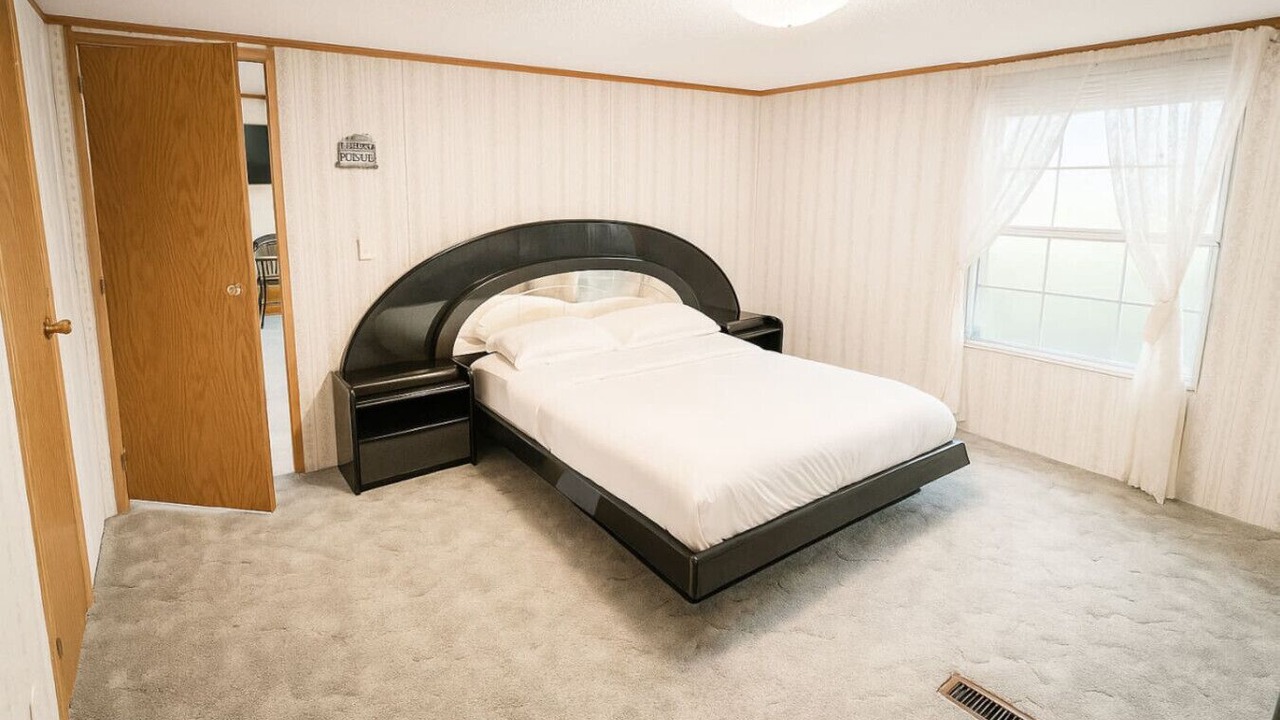 Photo of Bedroom in Swan Lake