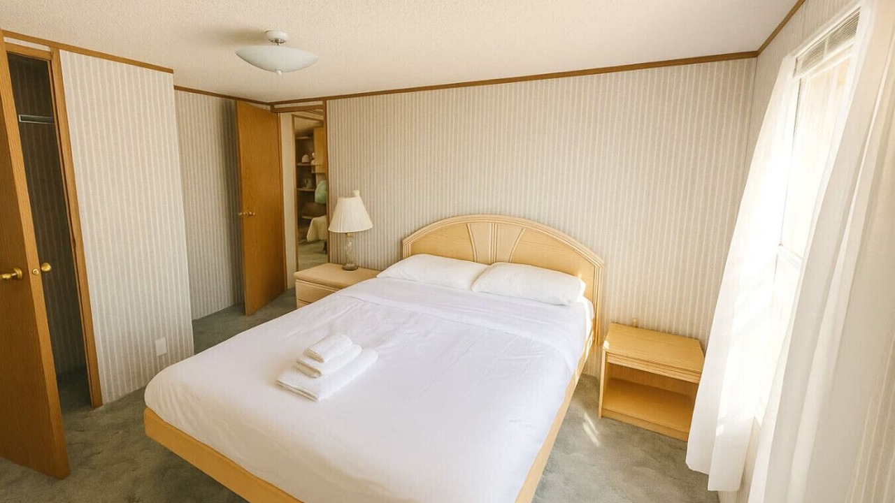 Photo of Bedroom in Swan Lake