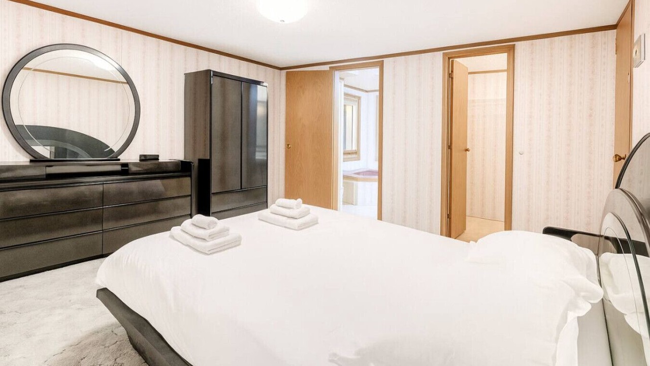 Photo of Bedroom in Swan Lake
