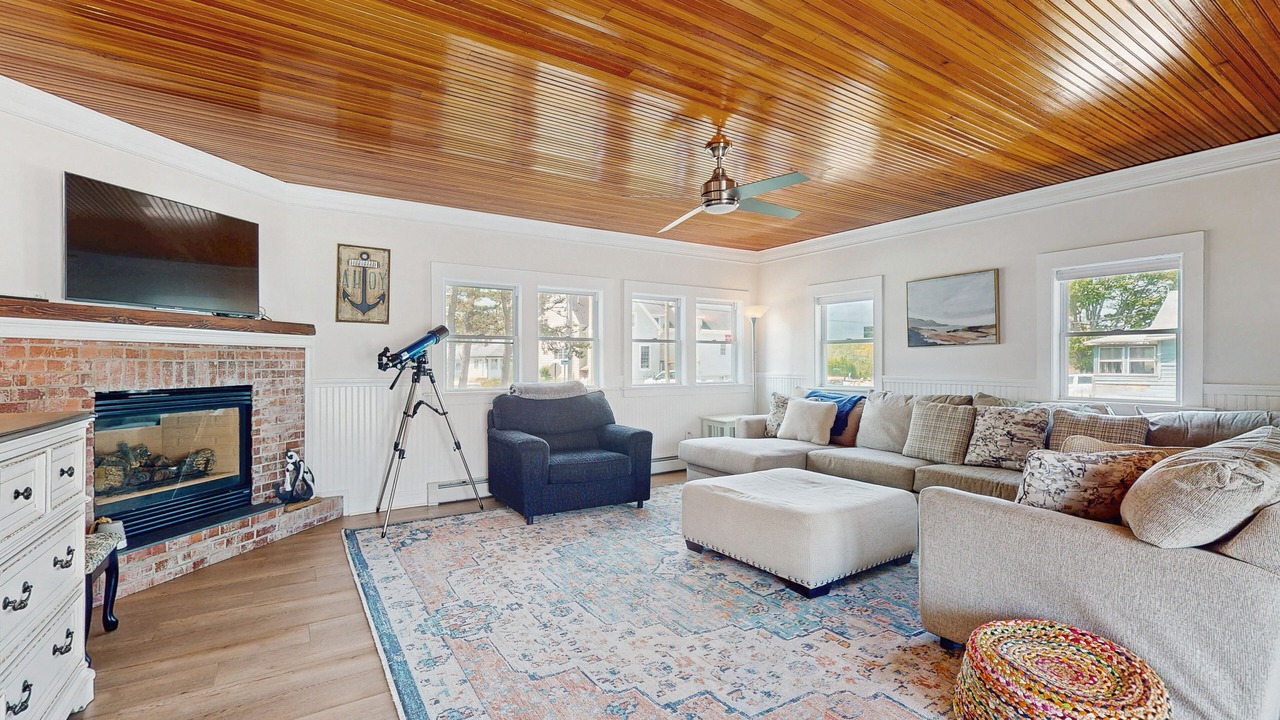 Photo of Livingroom in Camp Ellis