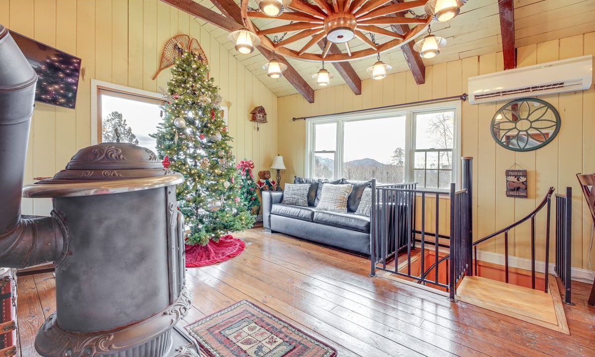 Photo of Livingroom in Bolton Landing