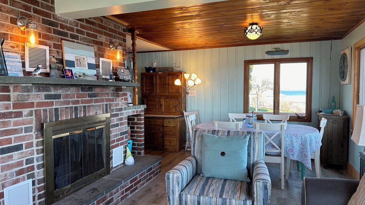 Photo of Bedroom in Mid-Coast and Islands