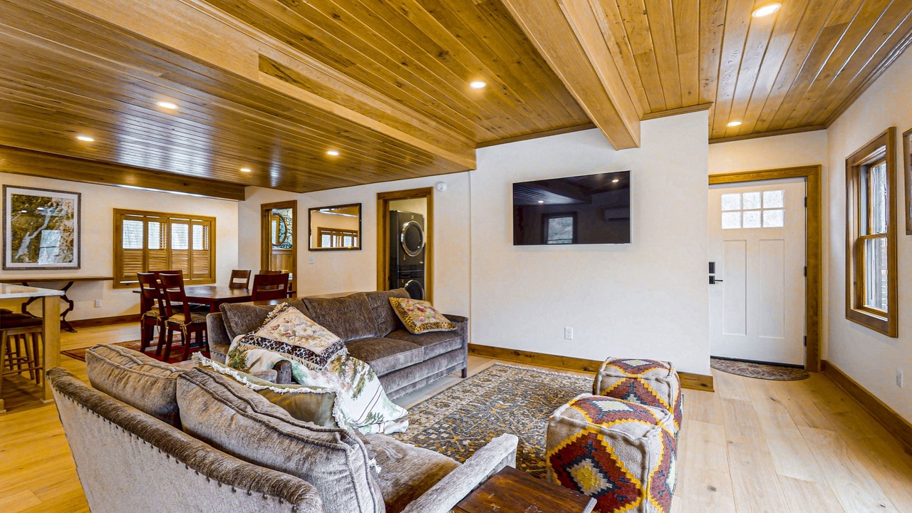 Photo of Livingroom in Bolton Landing
